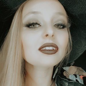 Meet your Posher, Kelsie